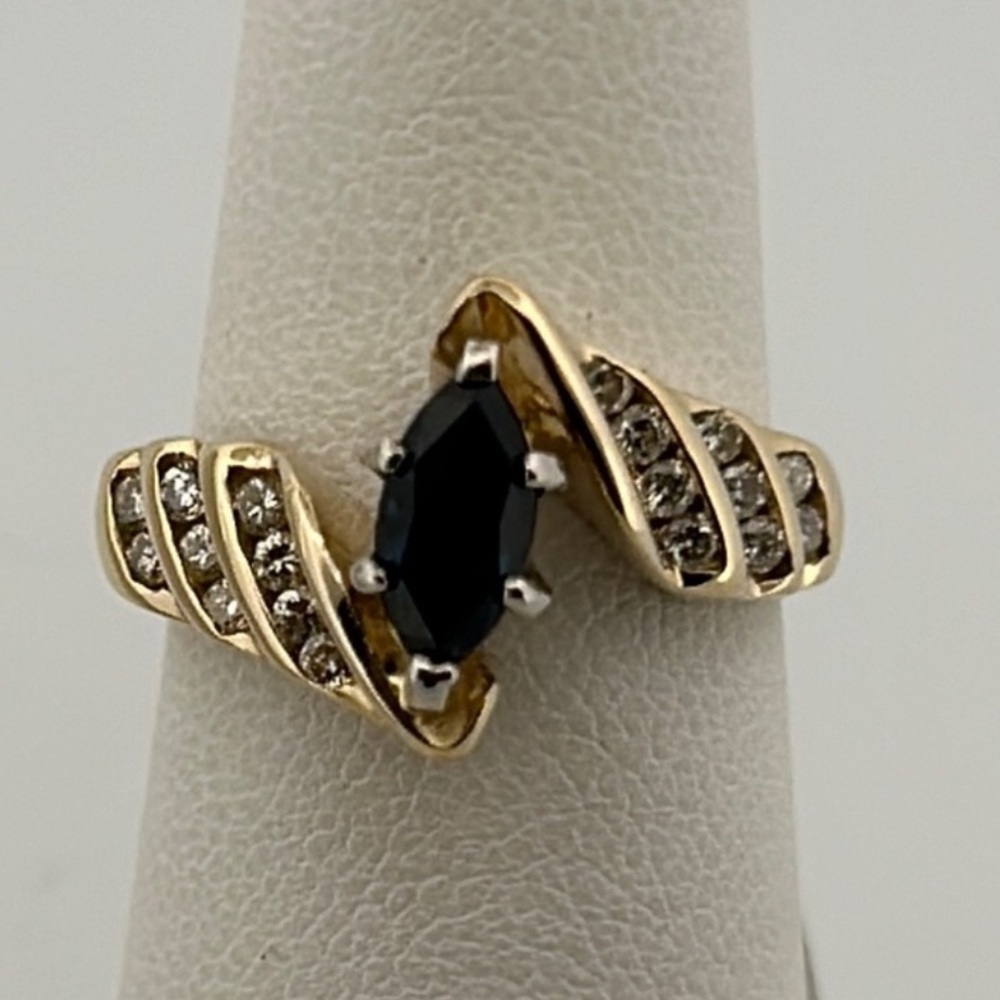396616 14k Elegant Gold and natural blue sapphire Women's Ring w/COA